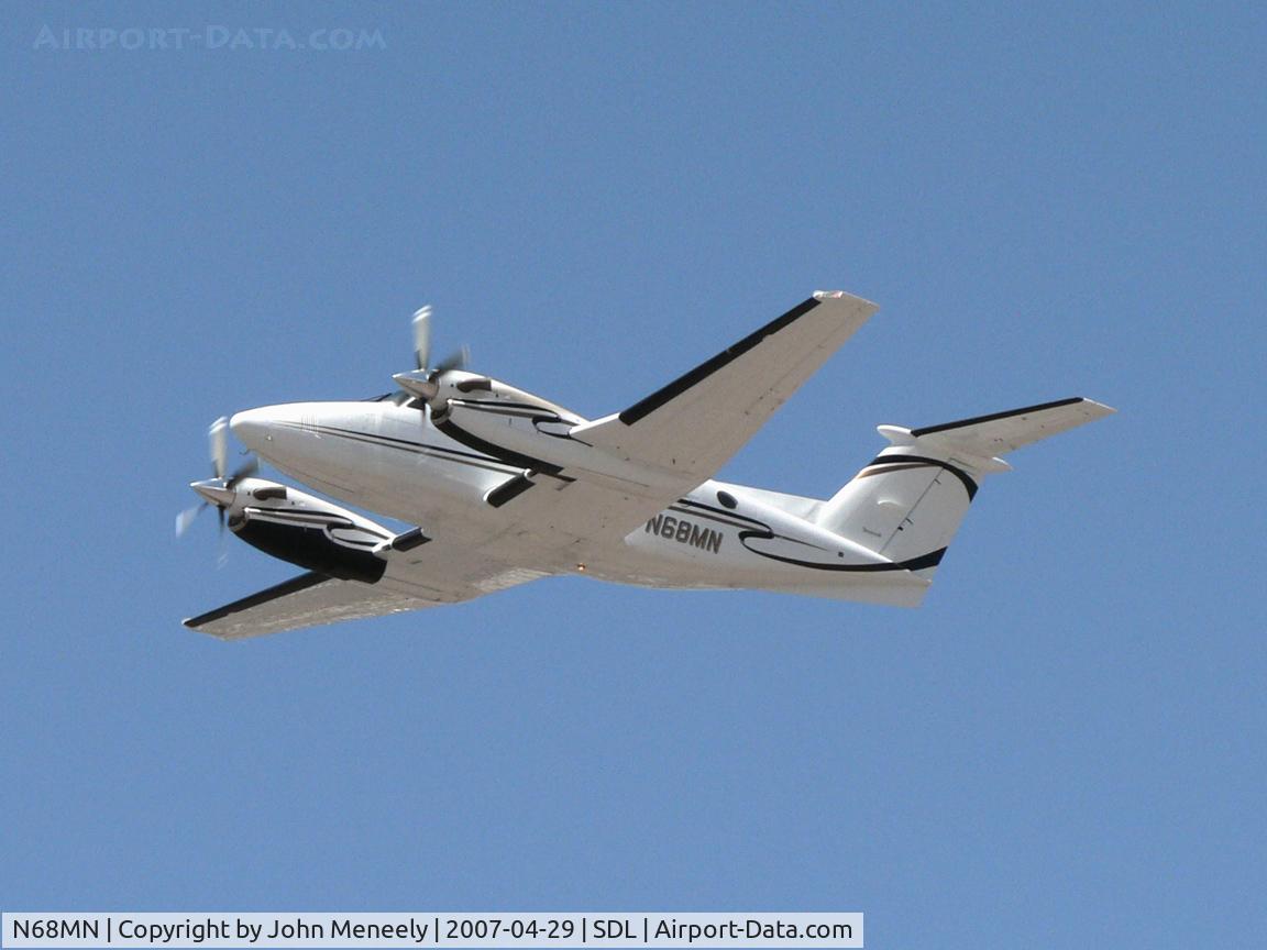 N68MN, 2000 Raytheon B200 King Air C/N BB-1704, Departing from SDL