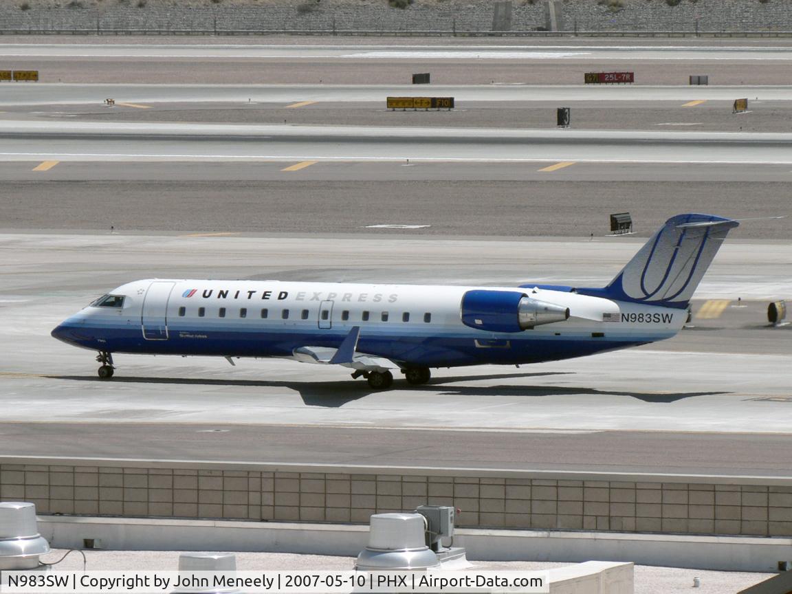 N983SW, 2004 Bombardier CRJ-200ER (CL-600-2B19) C/N 7961, Taxiing for 25R