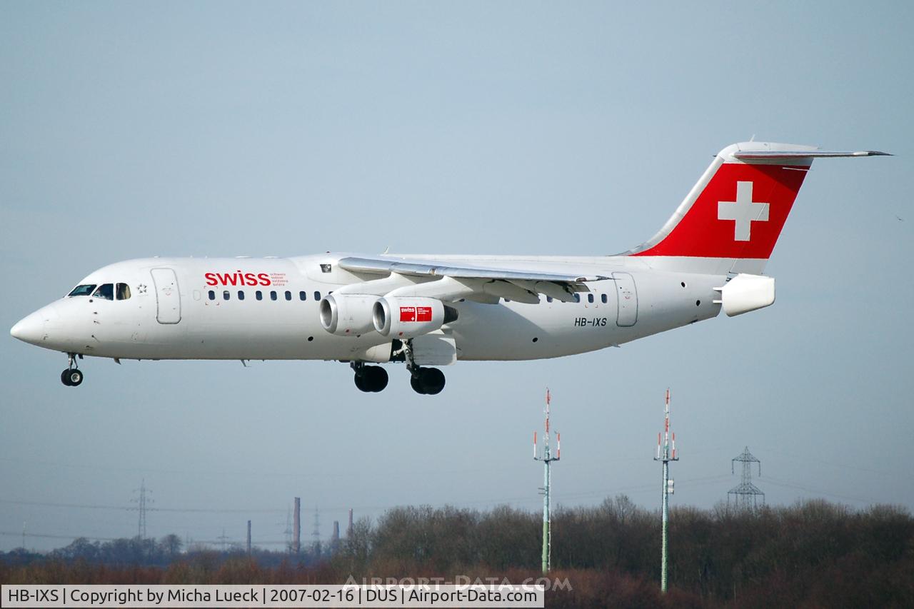 HB-IXS, 1995 British Aerospace Avro 146-RJ100 C/N E3280, On finals