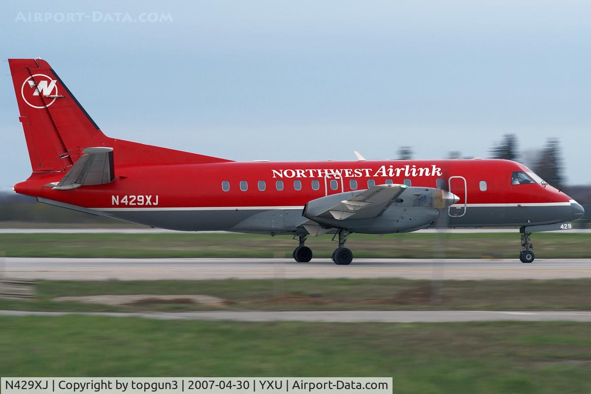 N429XJ, 1997 Saab 340B C/N 340B-429, Taxiing on Golf.