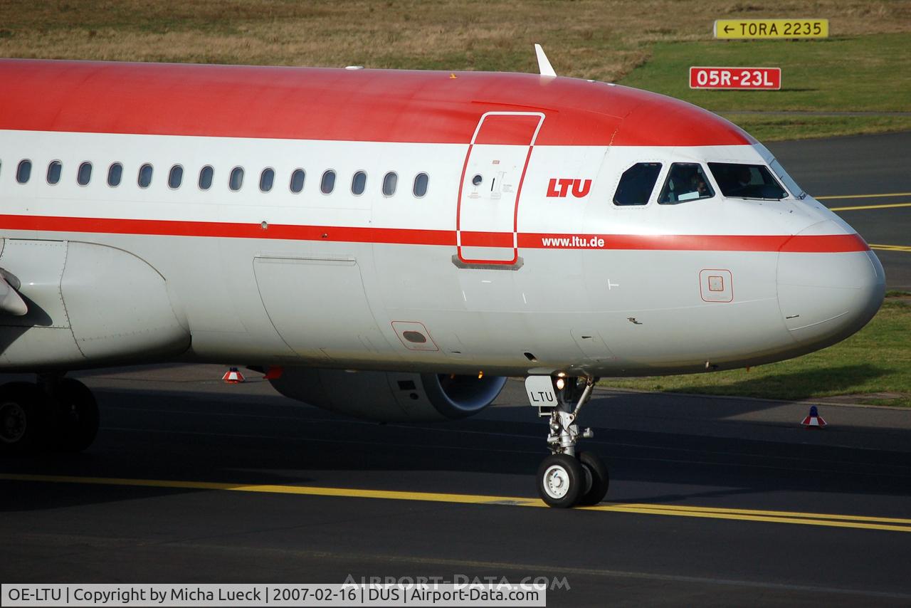 OE-LTU, 2001 Airbus A320-214 C/N 1504, Taxiing to the runway