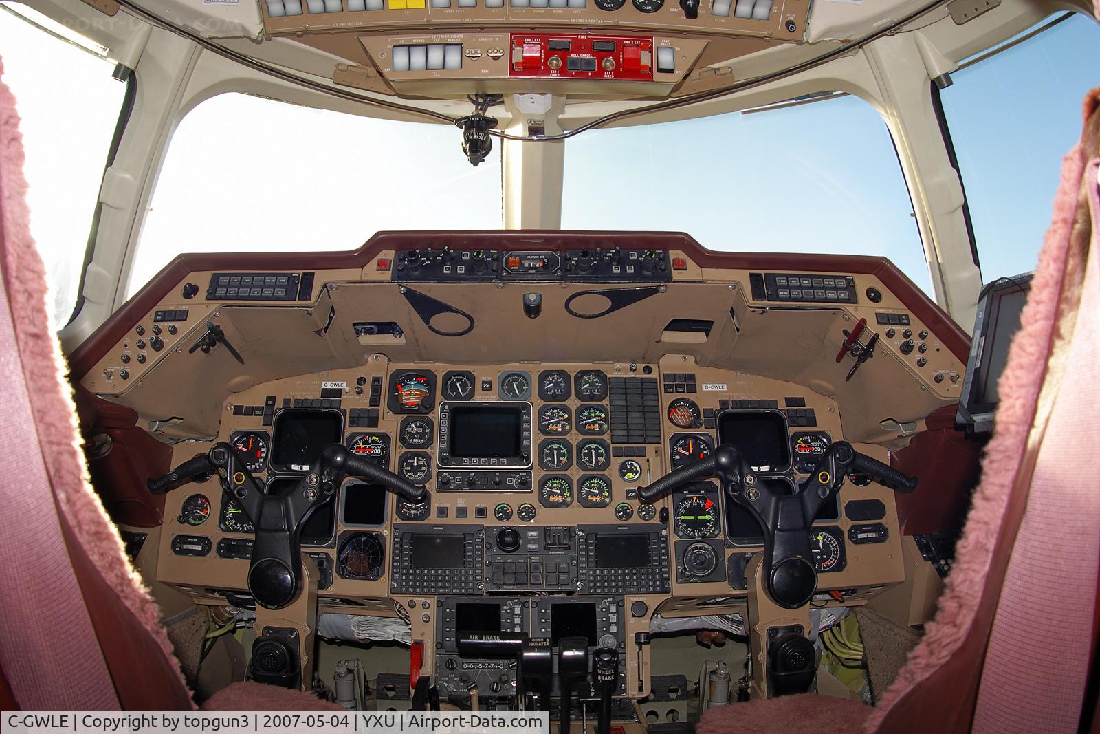 C-GWLE, 1984 British Aerospace BAe.125-800A C/N 258007, Cockpit view