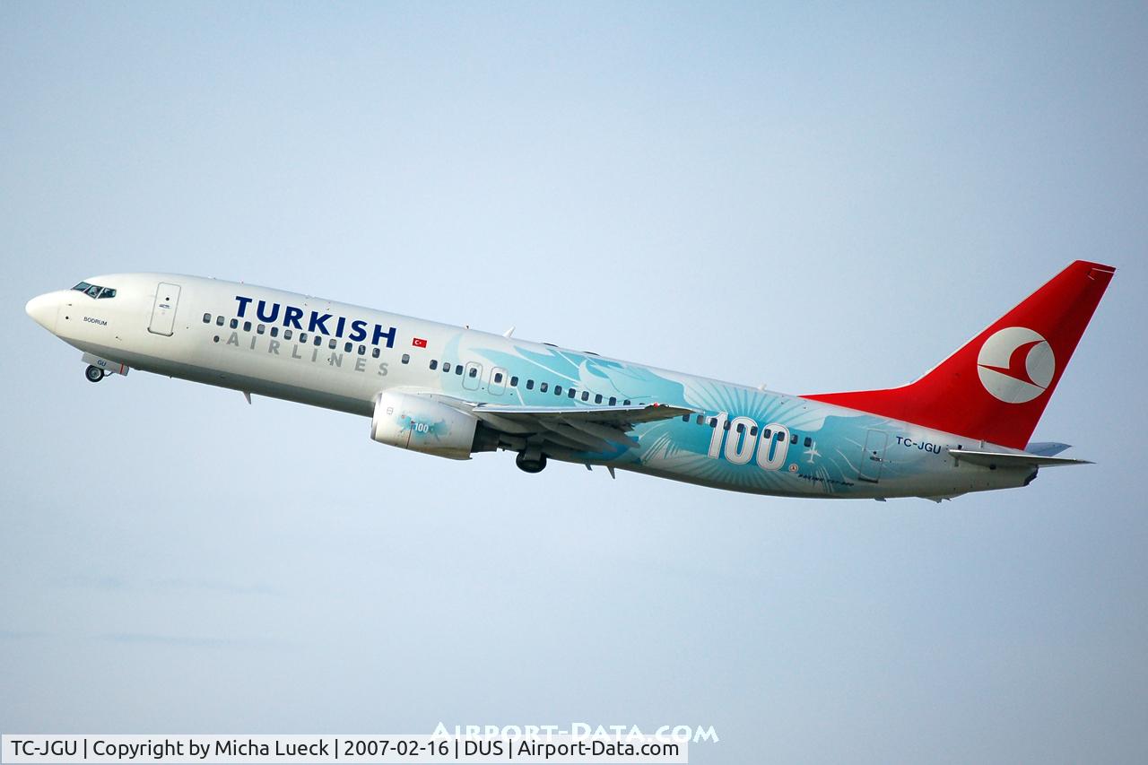 TC-JGU, 2006 Boeing 737-8F2 C/N 34418, Climbing out of Düsseldorf