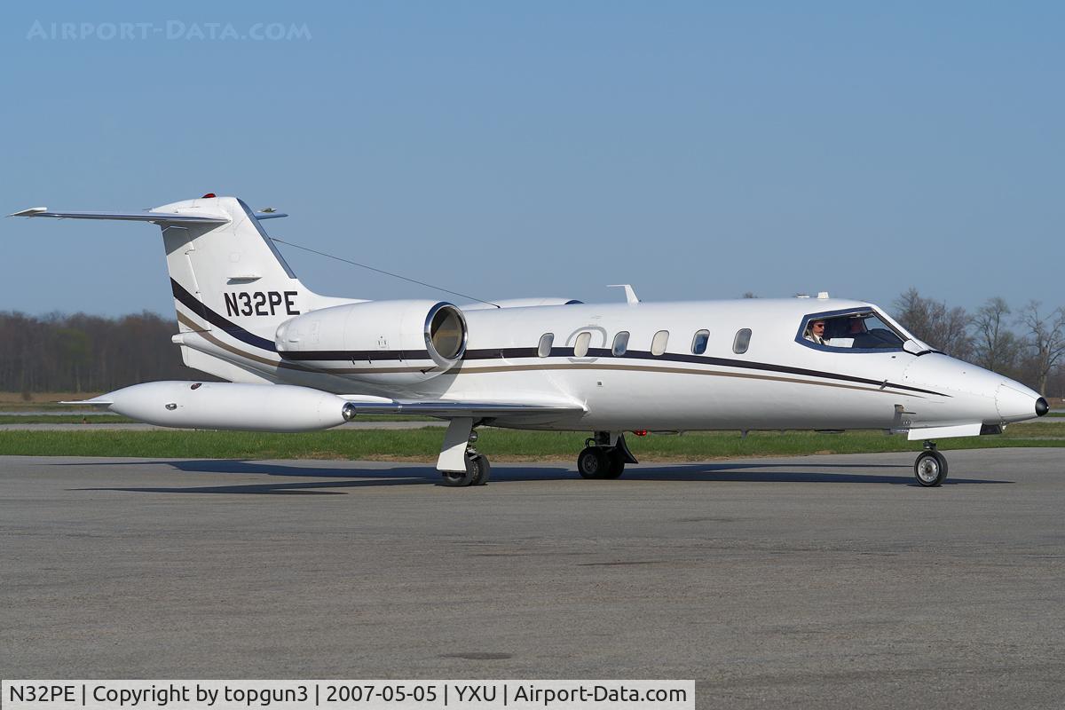 N32PE, 1980 Gates Learjet 35A C/N 327, Taxiing on to Ramp III from Alpha.