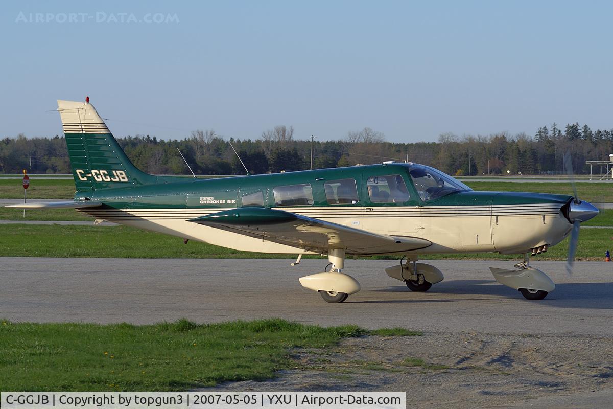 C-GGJB, 1975 Piper PA-32-300 Cherokee Six C/N 32-7640006, Taxiing on to Ramp III.