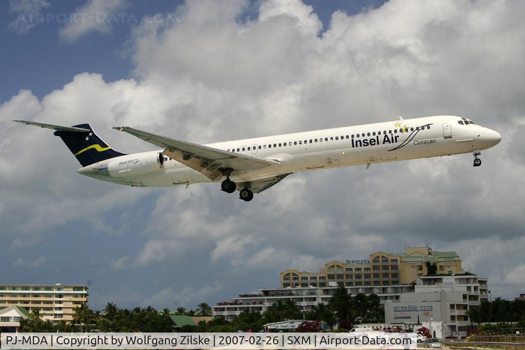 PJ-MDA, 1987 McDonnell Douglas MD-83 (DC-9-83) C/N 49449, visitor