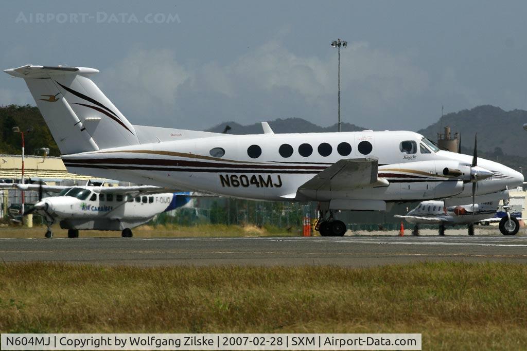 N604MJ, 2002 Raytheon B200 King Air C/N BB-1801, visitor