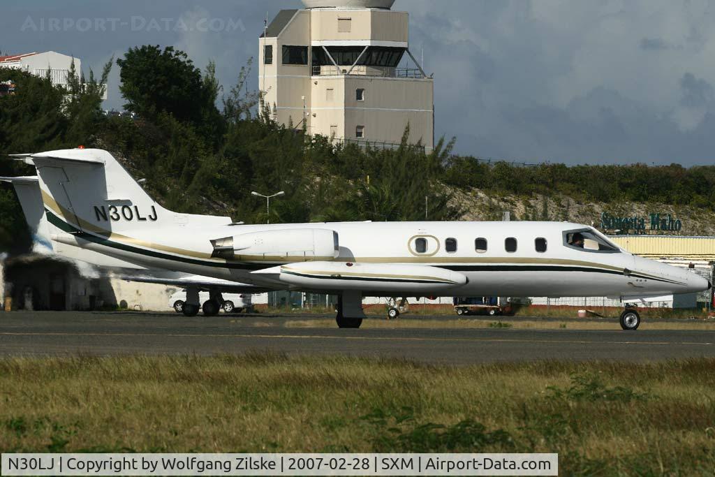 N30LJ, 1976 Gates Learjet 25D C/N 209, visitor