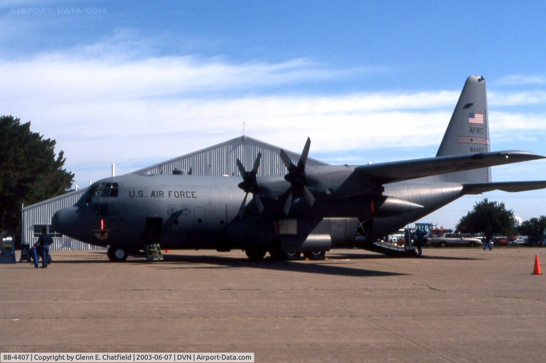88-4407, 1988 Lockheed C-130H Hercules C/N 382-5160, C-130H at the Quad Cities Air Show
