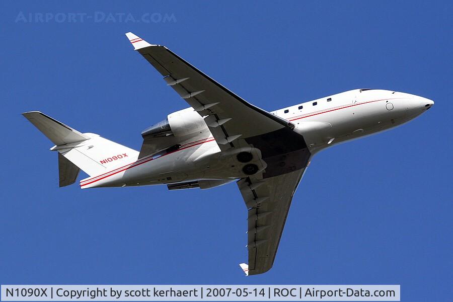 N1090X, 2004 Bombardier Challenger 604 (CL-600-2B16) C/N 5576, Xerox's Challenger departs r/w 22