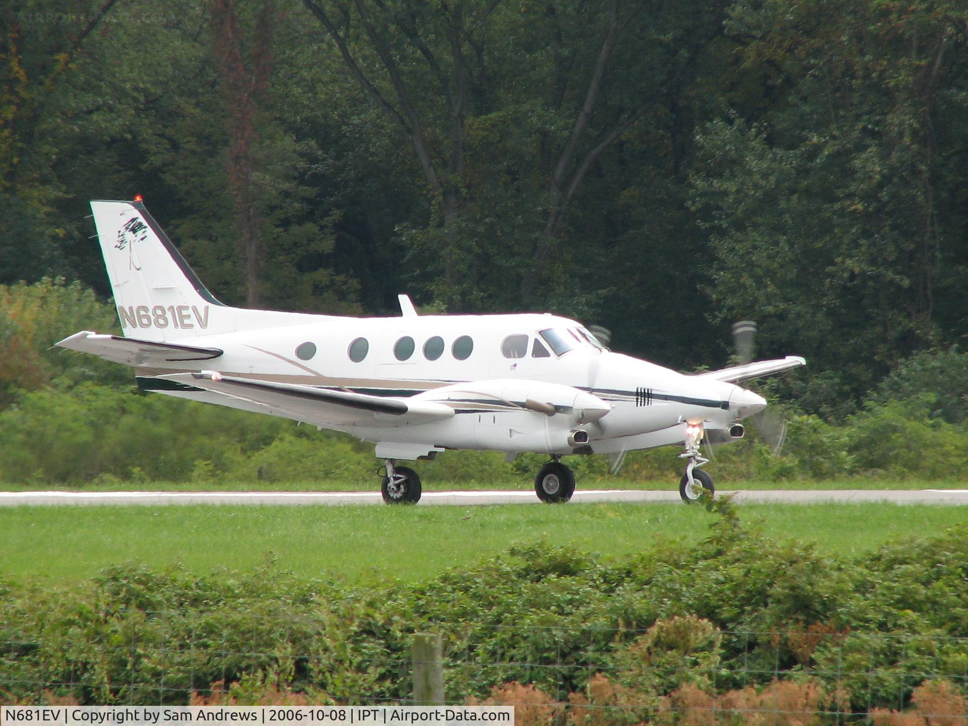 N681EV, 1990 Beech C90A King Air C/N LJ-1228, On their way