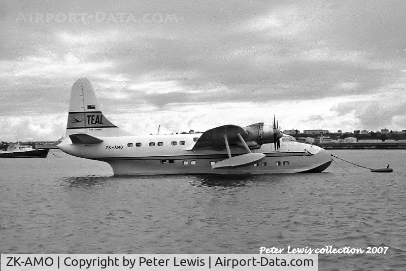 ZK-AMO, 1949 Short S45 Solent 4 C/N SH.1559, in its natural element