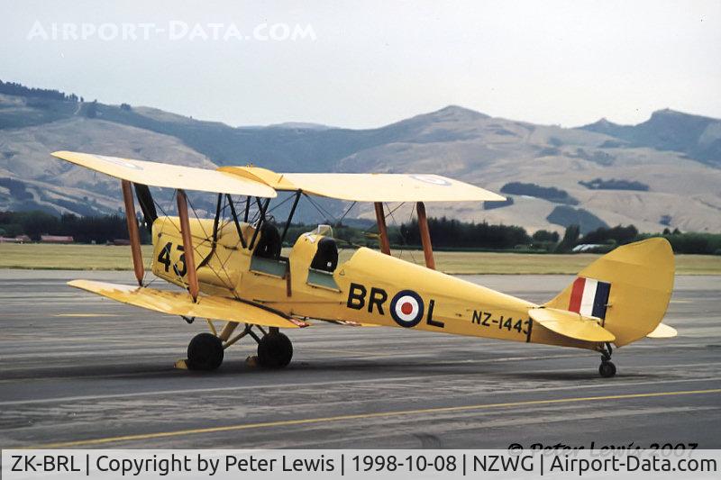 ZK-BRL, De Havilland New Zealand DH-82A Tiger Moth C/N DHNZ123, flies in quazi-military colours
