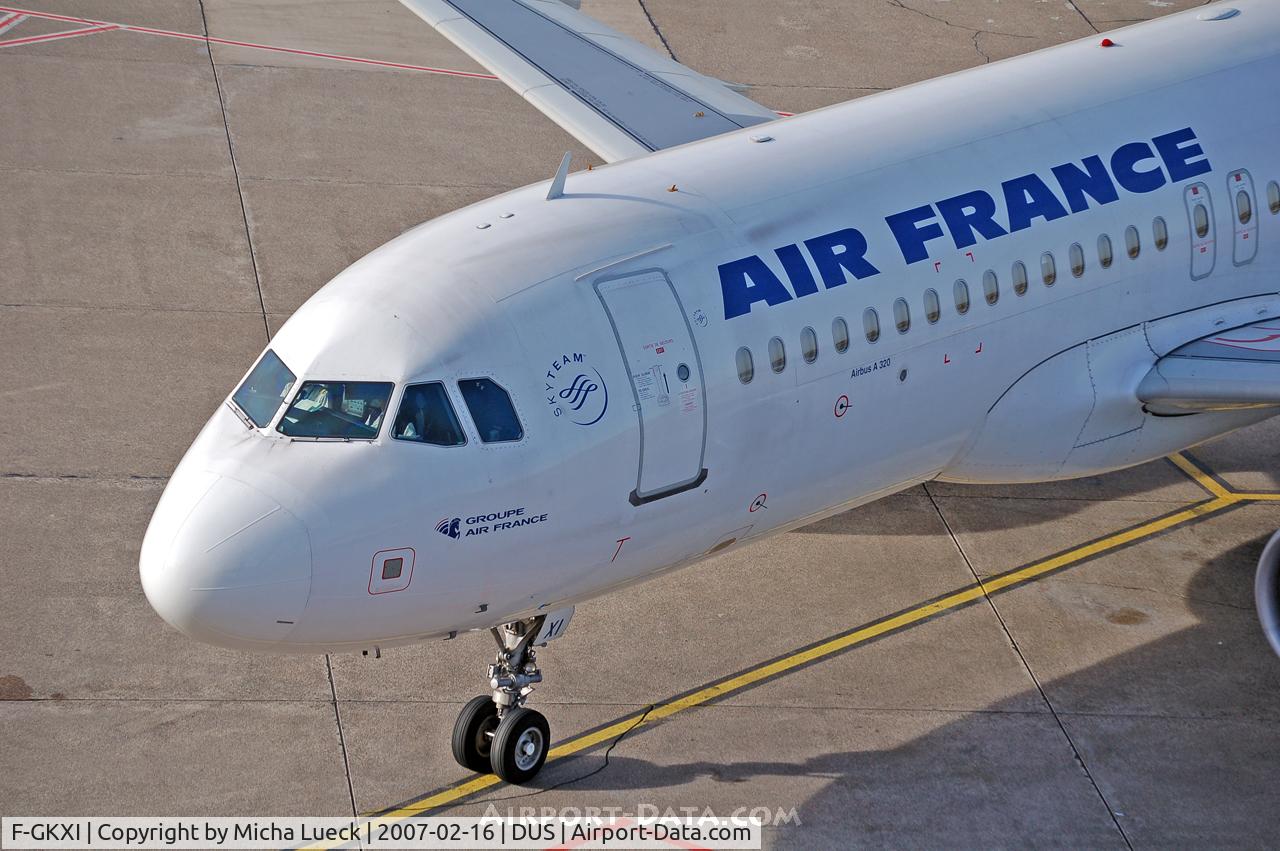 F-GKXI, 2003 Airbus A320-214 C/N 1949, Arriving at the gate