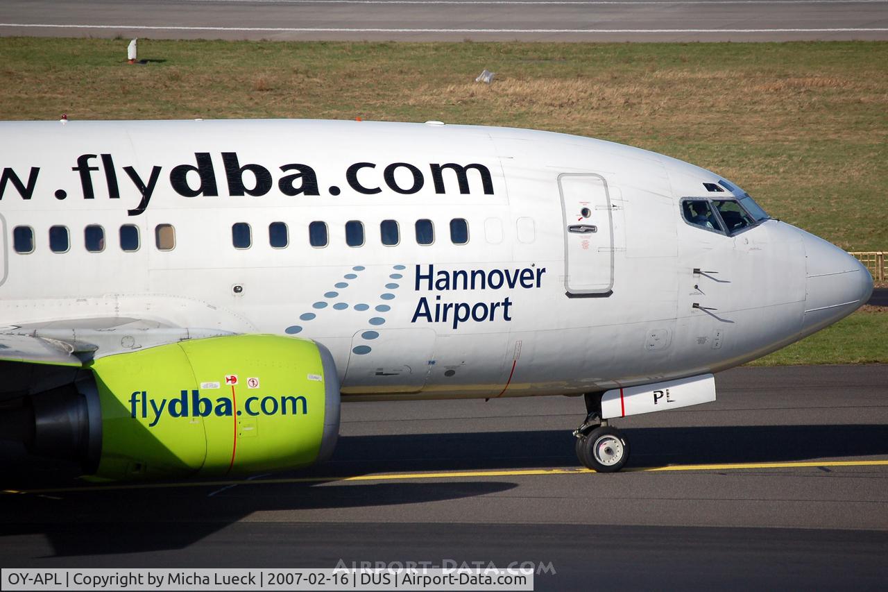 OY-APL, 1998 Boeing 737-5L9 C/N 28996, Close-up
