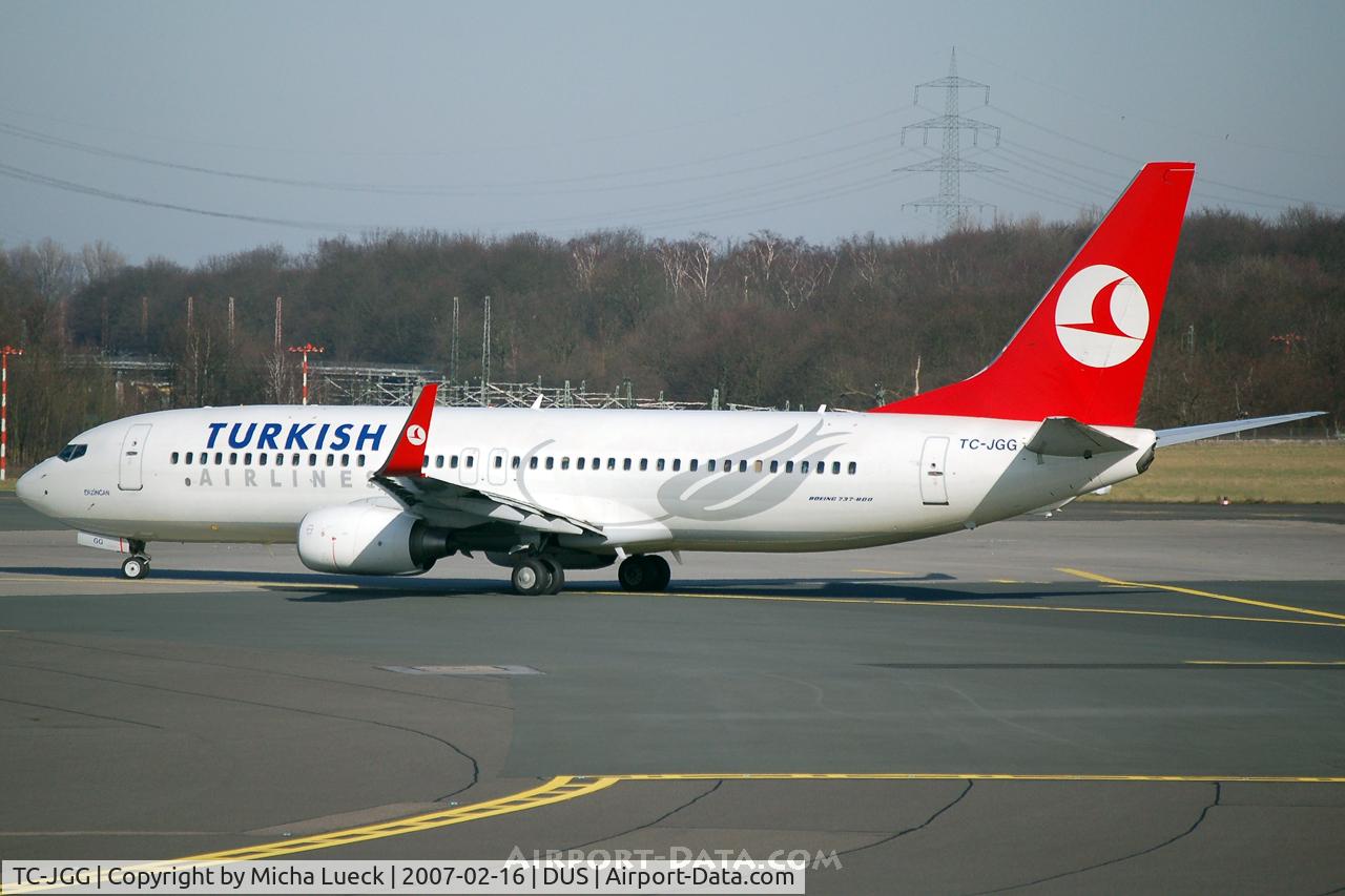 TC-JGG, 2005 Boeing 737-8F2 C/N 34405, Turning on the the runway for take off