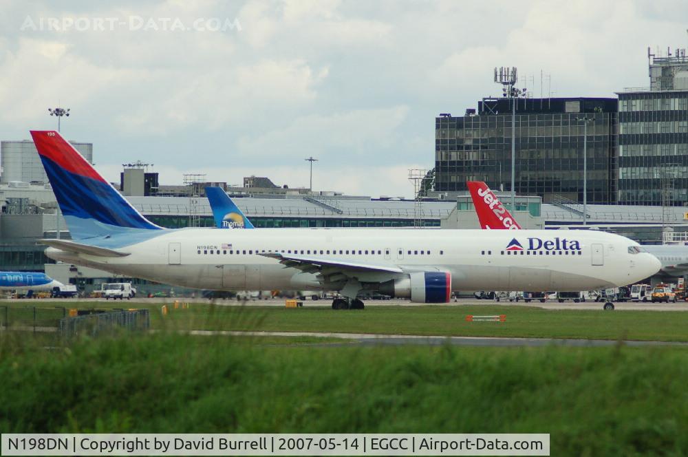 N198DN, 1998 Boeing 767-332 C/N 28455, Delta Air Lines - taxiing