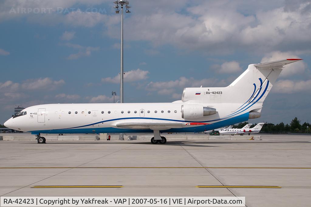 RA-42423, 1992 Yakovlev Yak-42D C/N 4216606, Centreavia Yakovlev 42