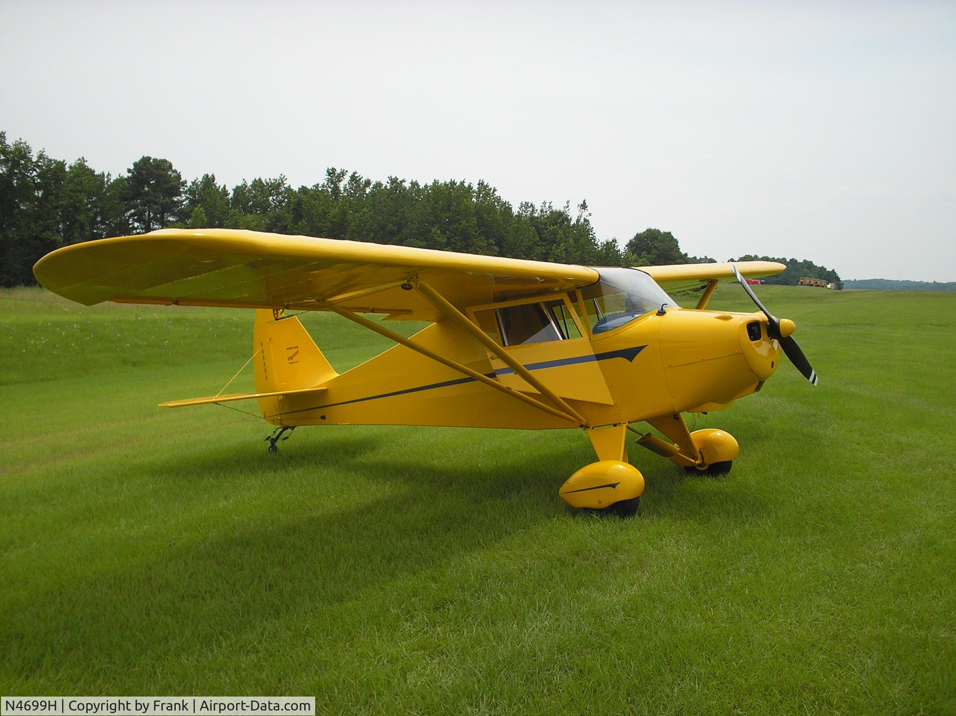 N4699H, 1948 Piper PA-17 Vagabond C/N 17-97, Vagabond in the grass