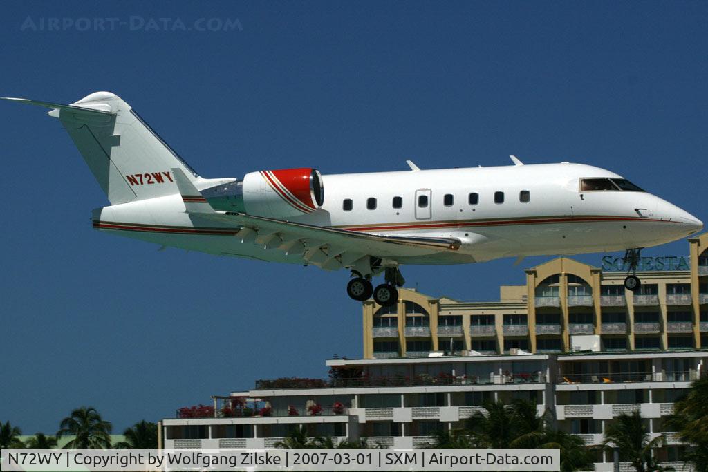 N72WY, 1998 Bombardier CL-600-2B16 C/N 5394, visitor
