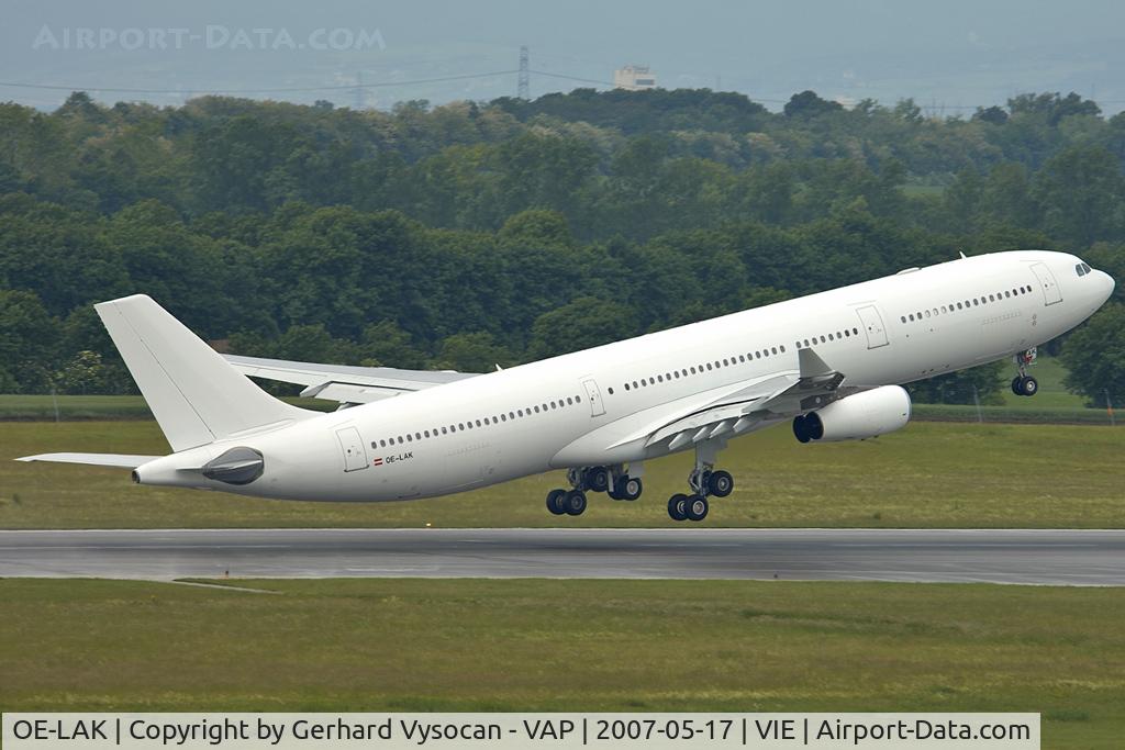 OE-LAK, 1997 Airbus A340-313 C/N 169, one of her last rotations