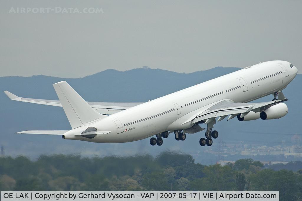 OE-LAK, 1997 Airbus A340-313 C/N 169, one of her last rotations