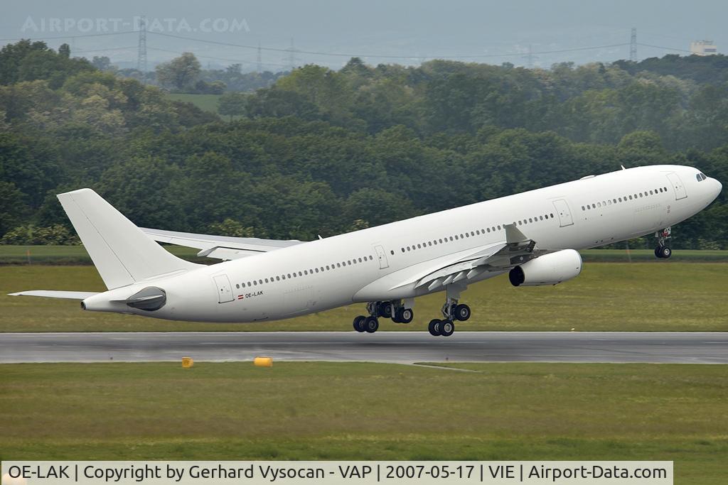 OE-LAK, 1997 Airbus A340-313 C/N 169, one of her last rotations