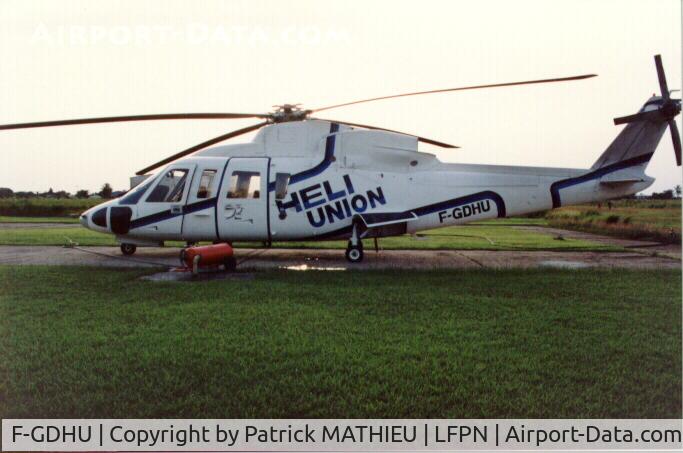 F-GDHU, Sikorsky S-76A C/N 760186, With the logo of Heli-Union
