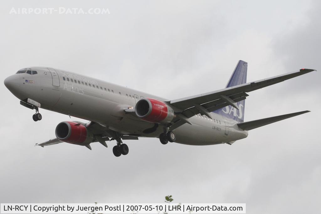 LN-RCY, 2001 Boeing 737-883 C/N 28324, Boeing 737-883