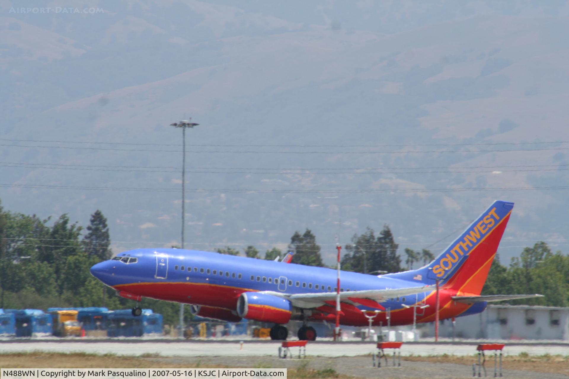 N488WN, 2004 Boeing 737-7H4 C/N 33853, Boeing 737-700