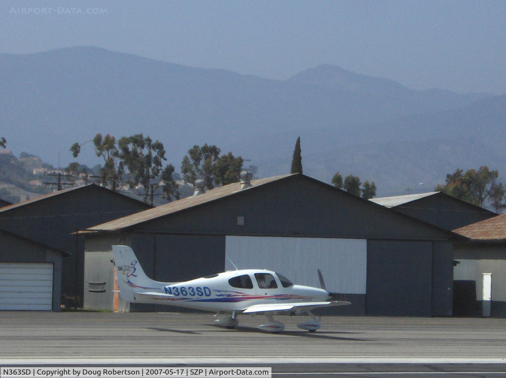 N363SD, Bell UH-1H C/N 66-16764, 2006 Cirrus SR22, Continental IO-550-N 310 Hp, taxi