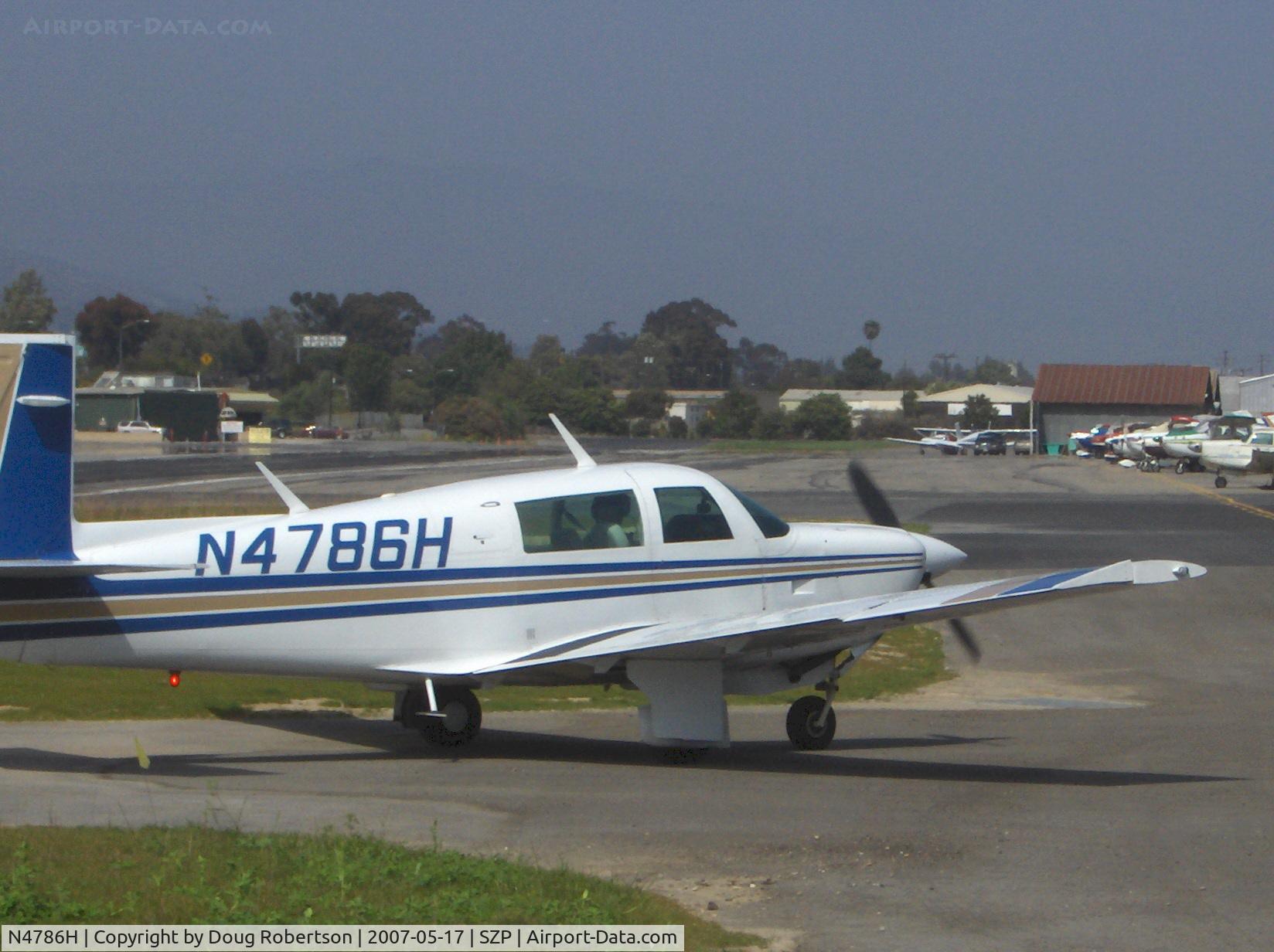 N4786H, 1979 Mooney M20J 201 C/N 24-0876, 1979 Mooney M20J 201, Lycoming IO-360 A&C 200 Hp, taxi off Rwy 22 after landing