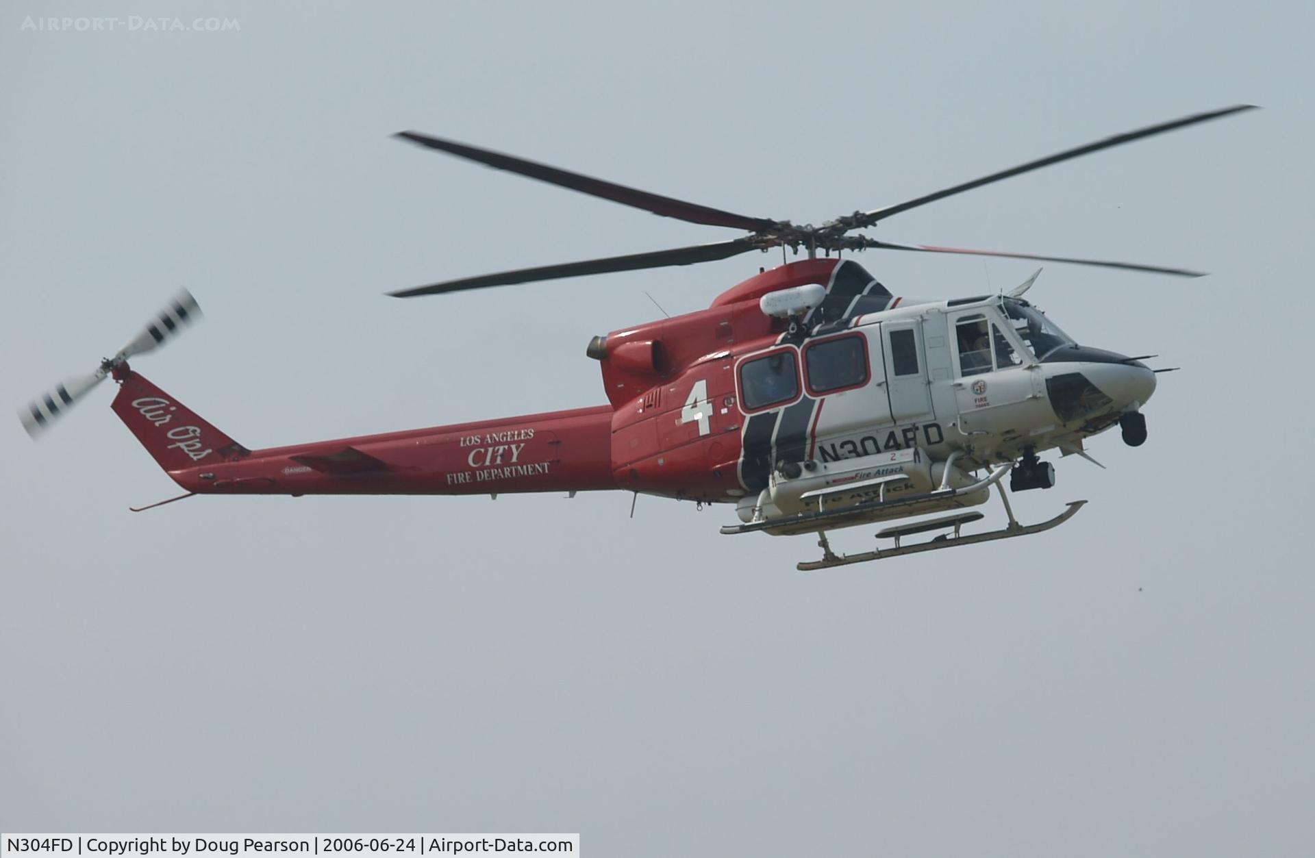 N304FD, 1999 Bell 412EP C/N 36229, LA City Fire 4 coming in for a landing