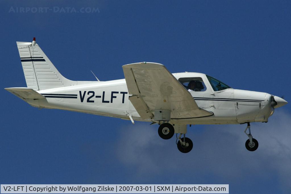 V2-LFT, 1982 Piper PA-28-151 Cherokee Warrior II C/N 28-8216105, visitor