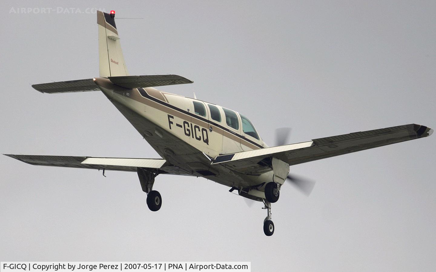 F-GICQ, Beech A36 Bonanza 36 C/N E-2569, Final approach to runway 33