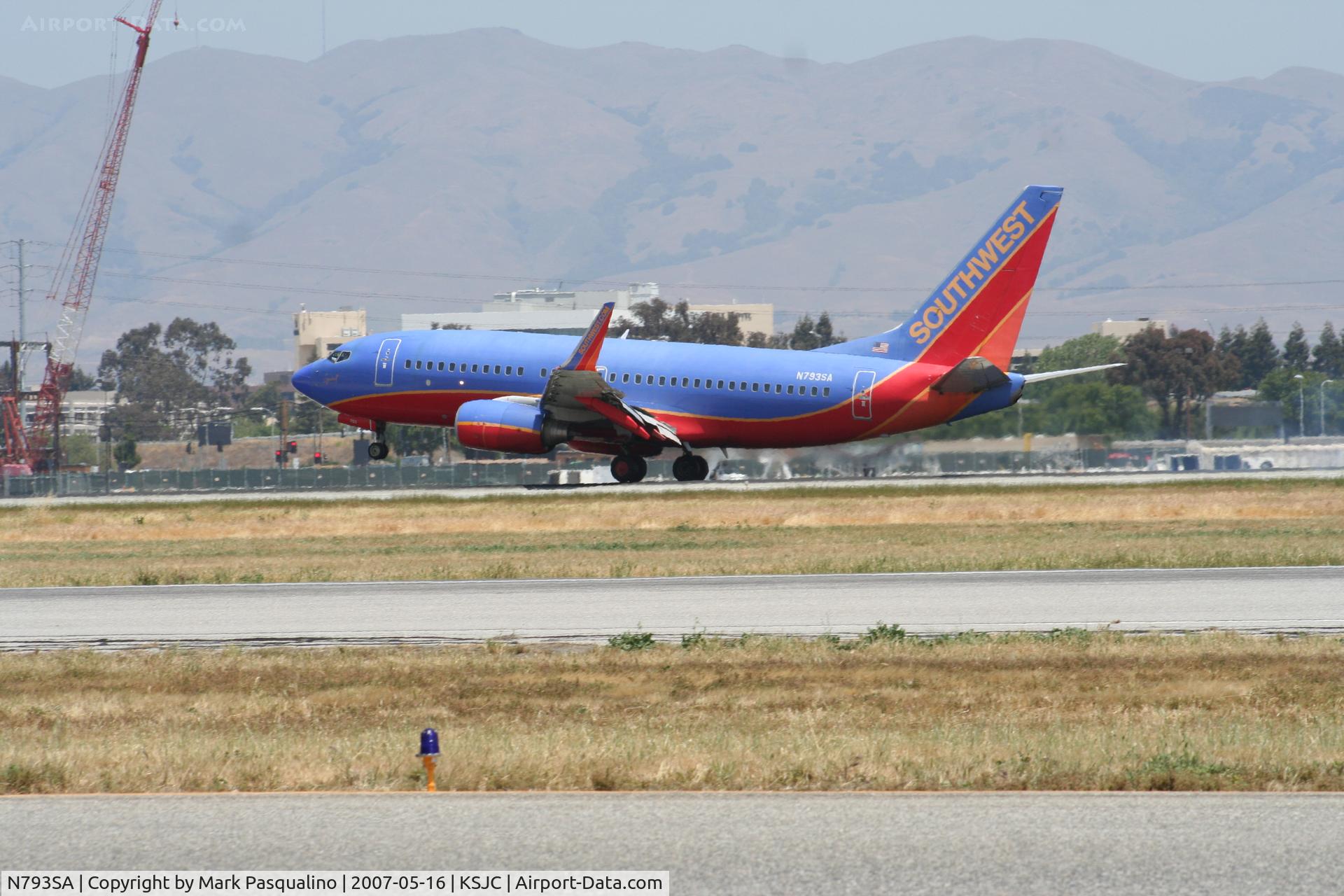 N793SA, 2001 Boeing 737-7H4 C/N 27888, Boeing 737-700