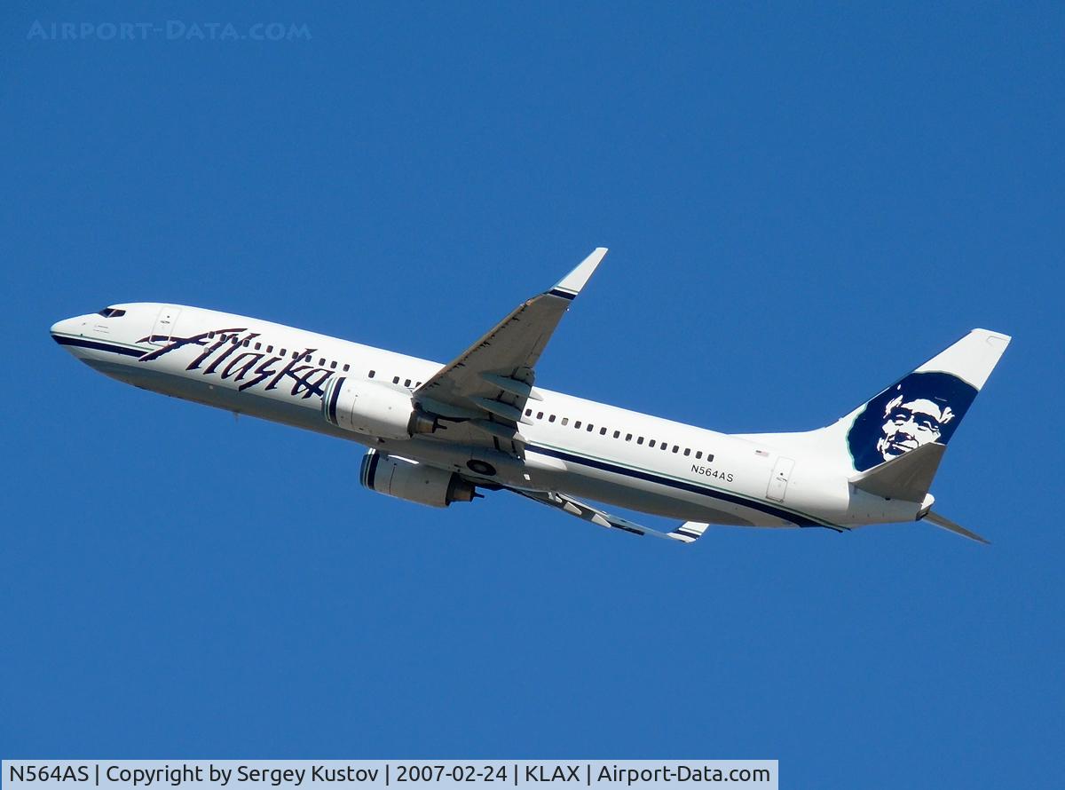 N564AS, 2006 Boeing 737-890 C/N 35103, Taking off from LAX