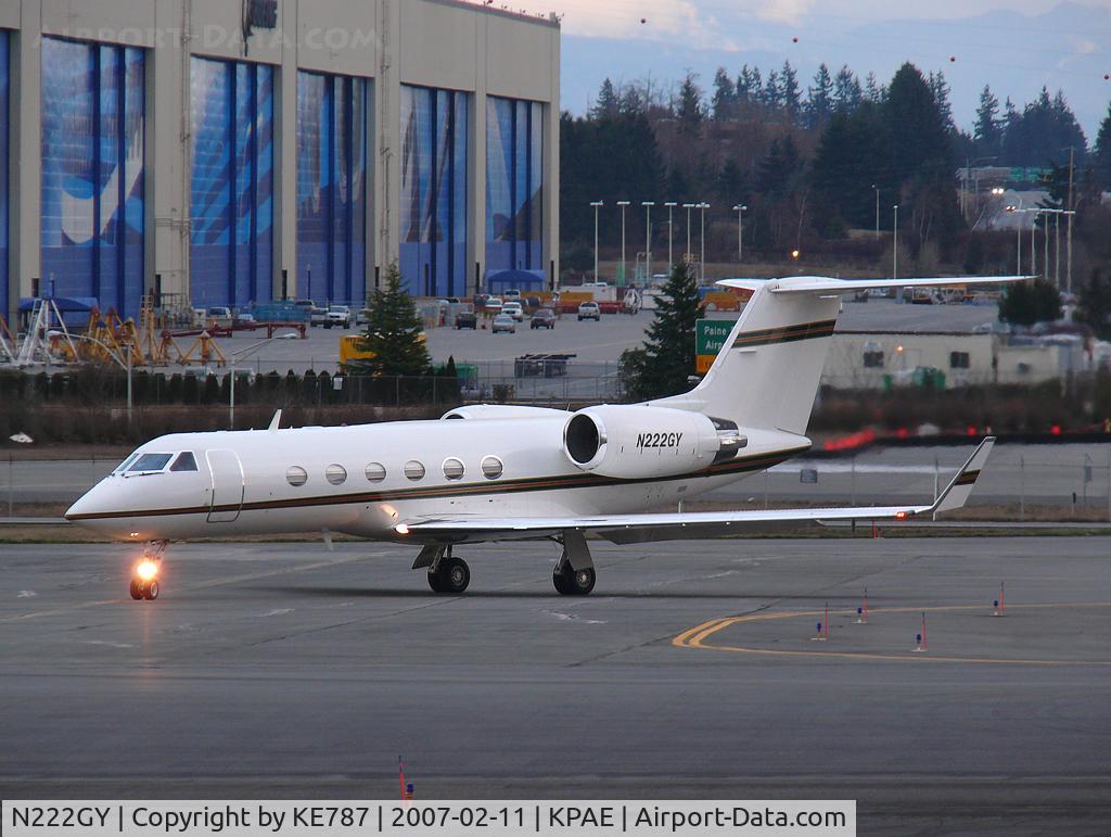 N222GY, 1990 Gulfstream Aerospace G-IV C/N 1142, Taxiing to 16R