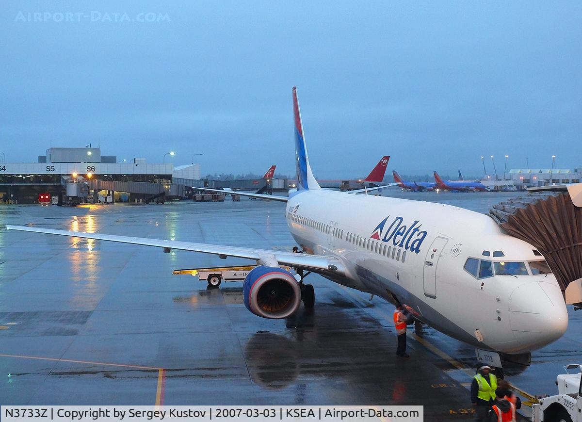 N3733Z, 2000 Boeing 737-832 C/N 30539, Humid morning at Seatac