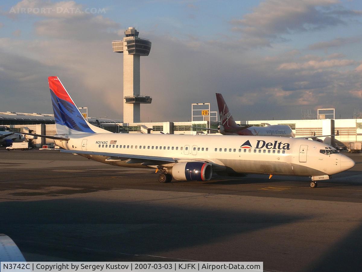 N3742C, 2001 Boeing 737-832 C/N 30835, Passing us by. Taken from DL 763, N196DN before departure to Moscow.