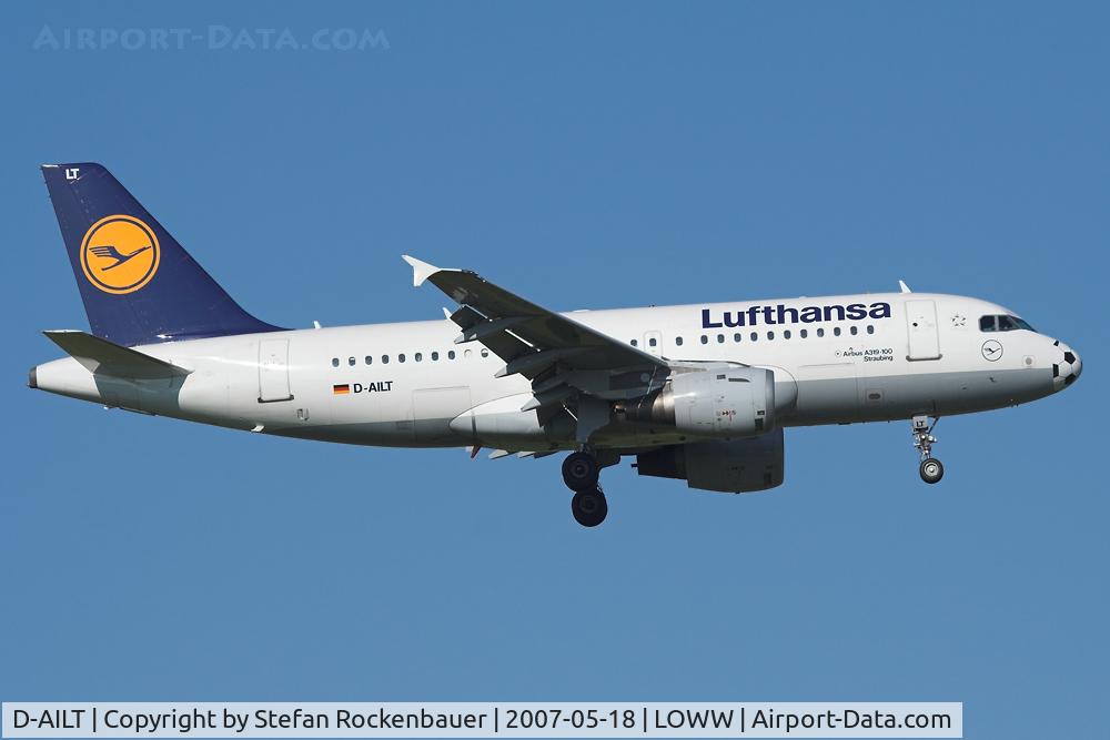 D-AILT, 1997 Airbus A319-114 C/N 738, Lufthansa A319 with footballnose.