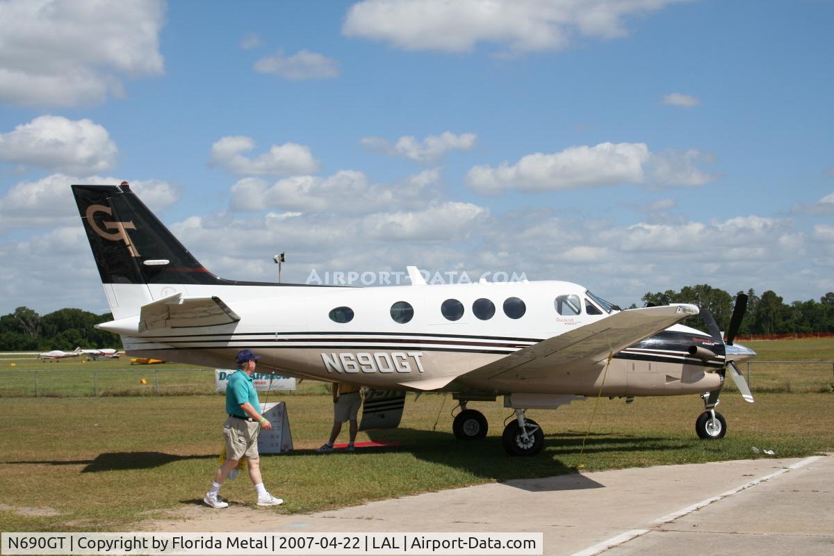 N690GT, 2004 Raytheon C90GT King Air C/N LJ-1727, C90