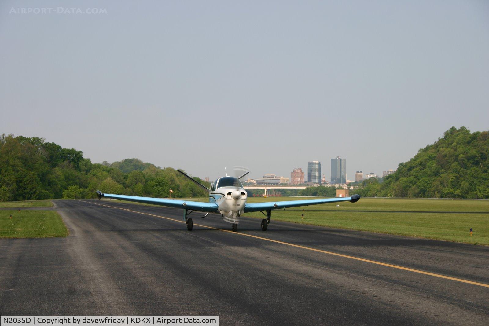 N2035D, 1952 Beech C35 Bonanza C/N D-3386, Taxiing at Knoxville Downtown Island Homes