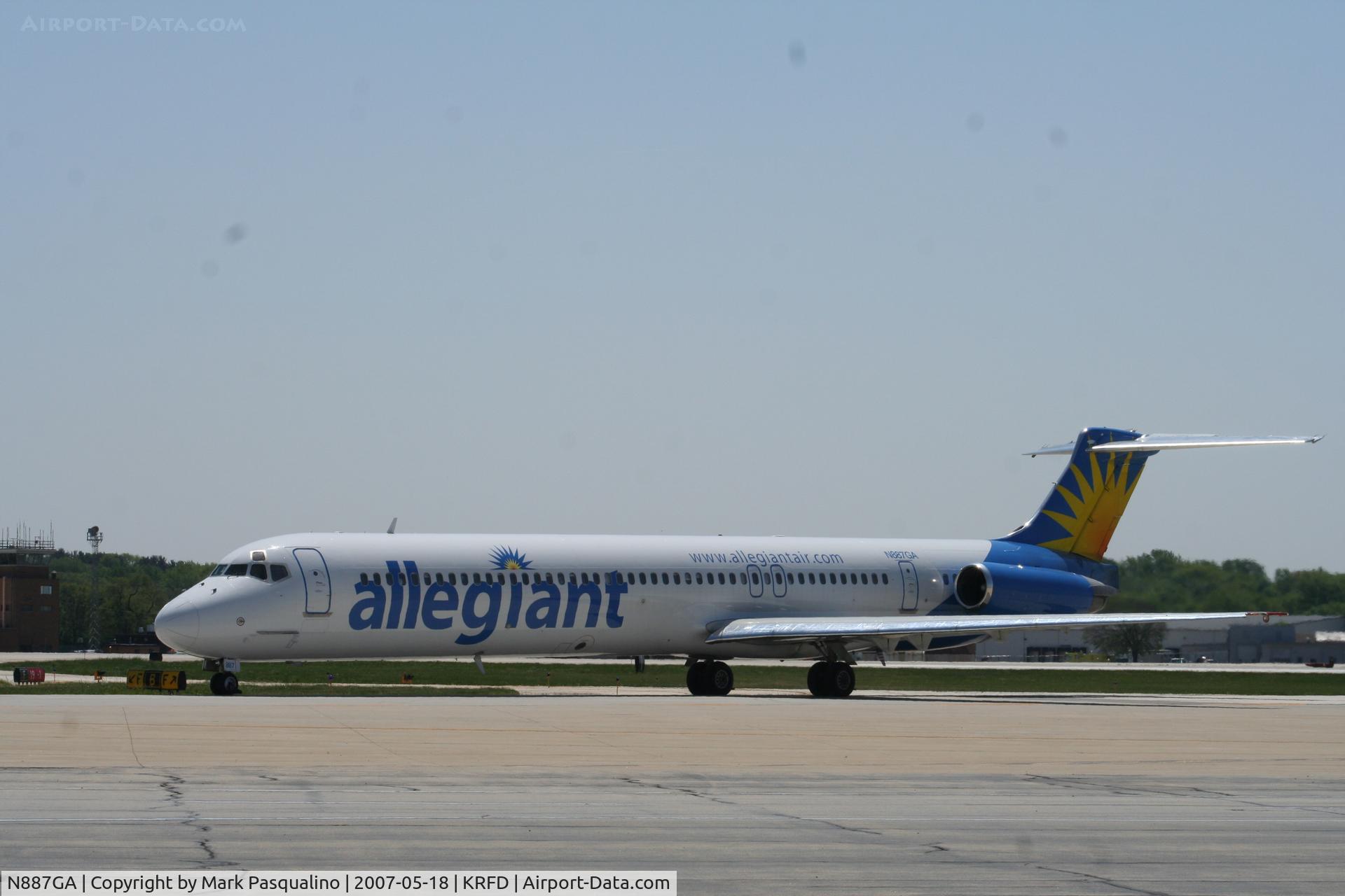 N887GA, 1990 McDonnell Douglas MD-82 (DC-9-82) C/N 49932, MD-82