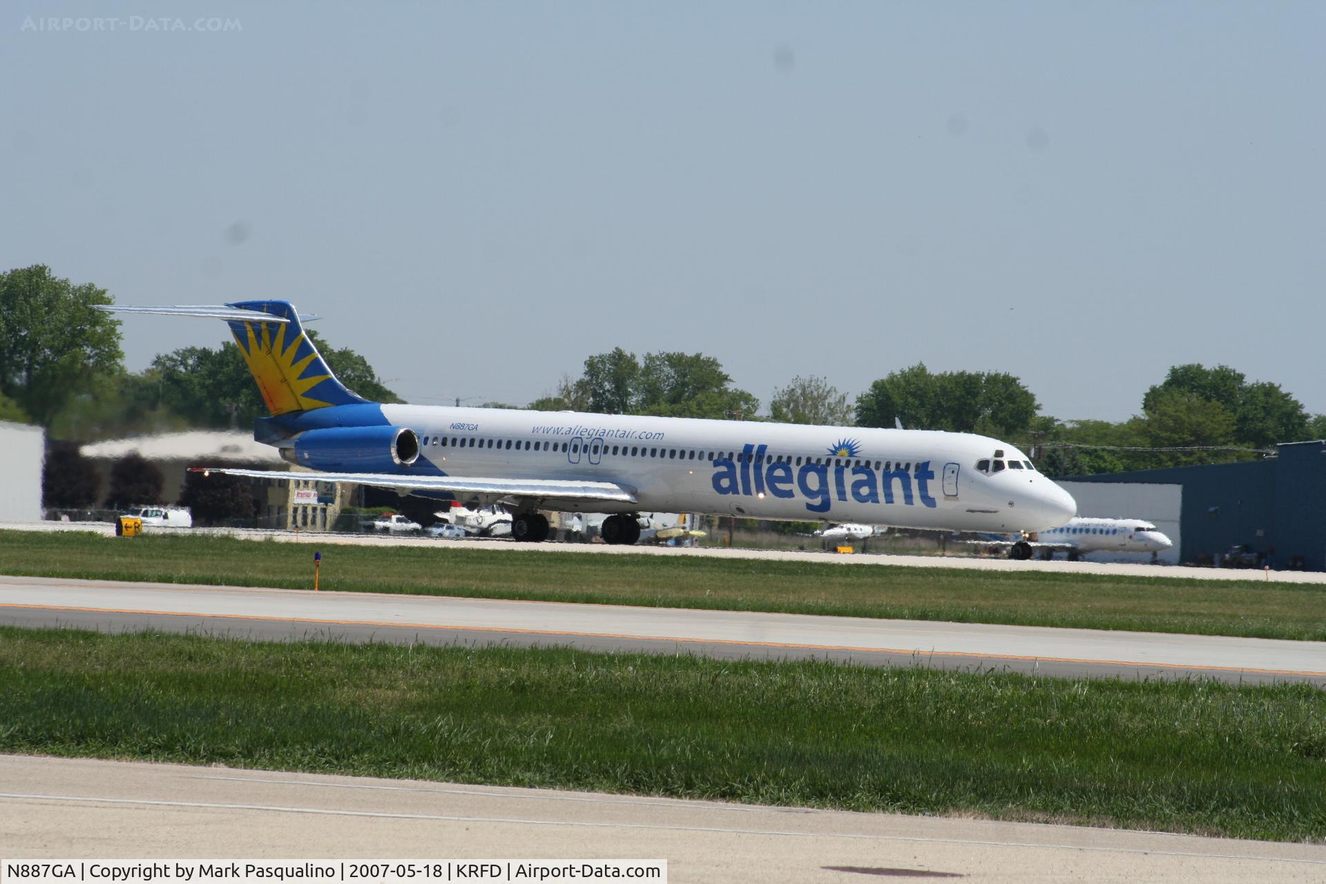 N887GA, 1990 McDonnell Douglas MD-82 (DC-9-82) C/N 49932, MD-82