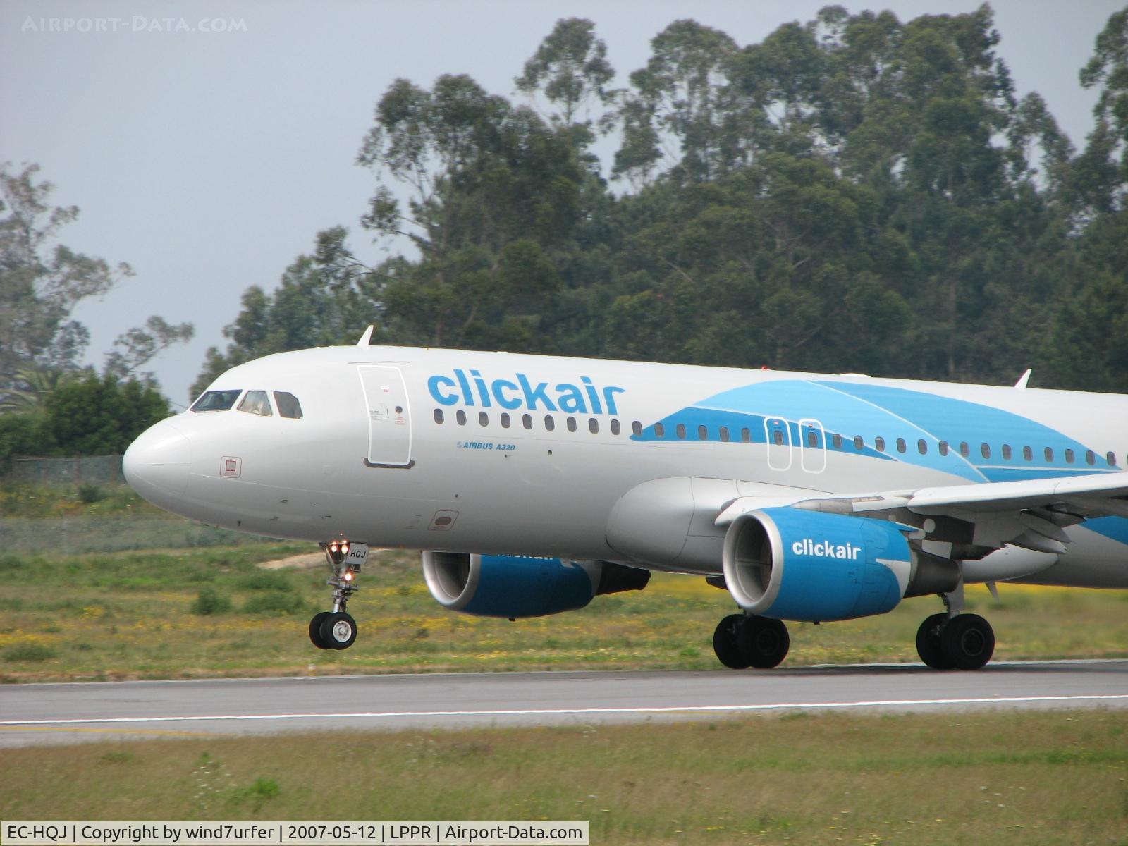 EC-HQJ, 2001 Airbus A320-214 C/N 1430, take off rwy 17 with a friendly wave from the captain