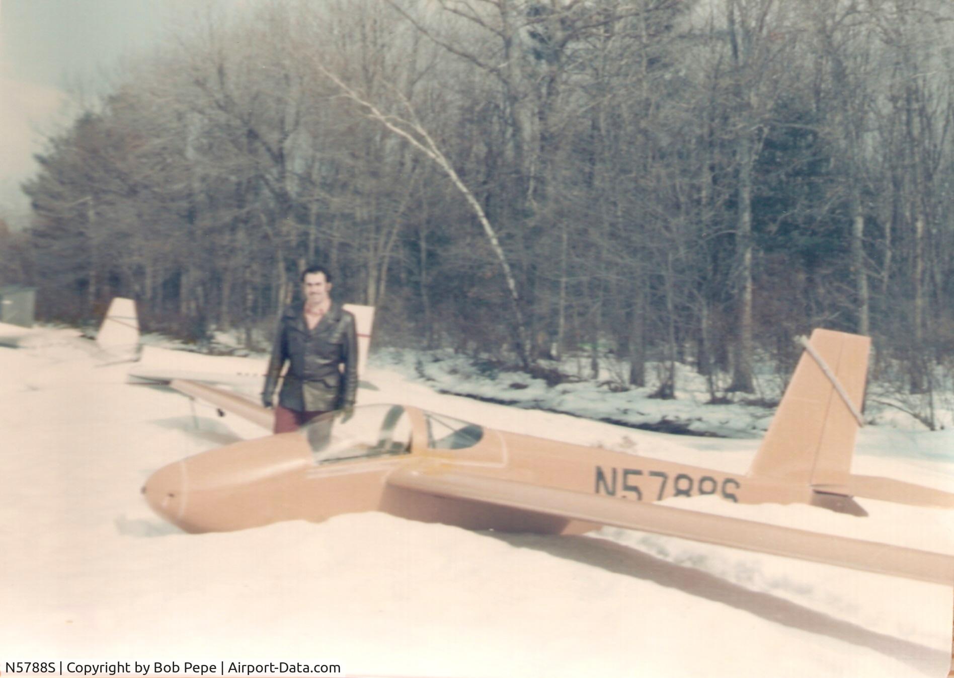 N5788S, 1970 Schweizer SGS 1-26C C/N 467, Salem Glider Port about 1977
