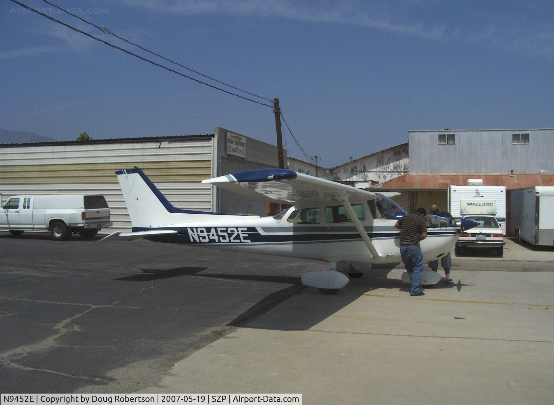 N9452E, 1979 Cessna 172N C/N 17272268, 1979 Cessna 172N, Lycoming O-320-H2AD 160 hp, cowl reassembly