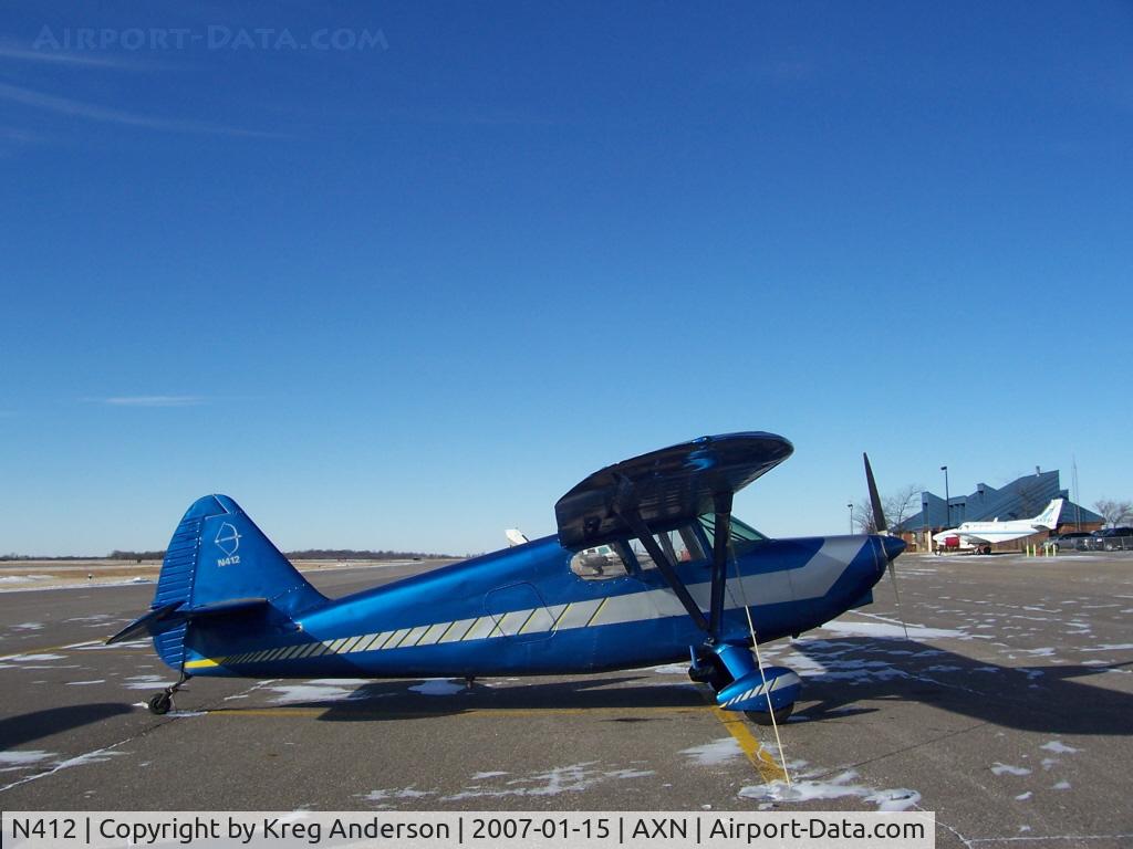 N412, 1946 Universal Stinson 108 C/N 108-160, Sitting on the ramp