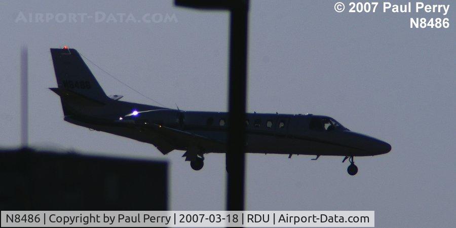 N8486, 2001 Cessna 560 Citation Encore C/N 560-0554, Diving for RWY 23L